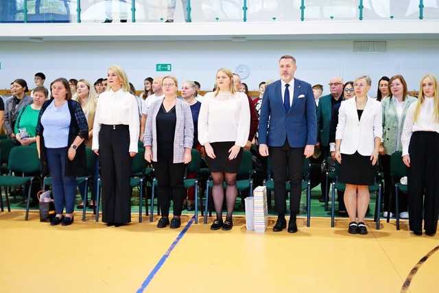 [FOTO] Pierwoszoklasiści z Imbramowic złożyli ślubowanie