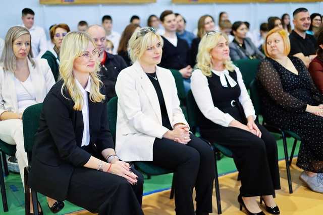 [FOTO] Pierwoszoklasiści z Imbramowic złożyli ślubowanie