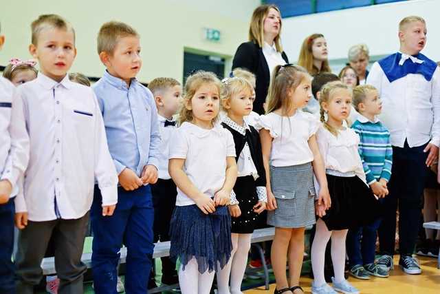 [FOTO] Pierwoszoklasiści z Imbramowic złożyli ślubowanie