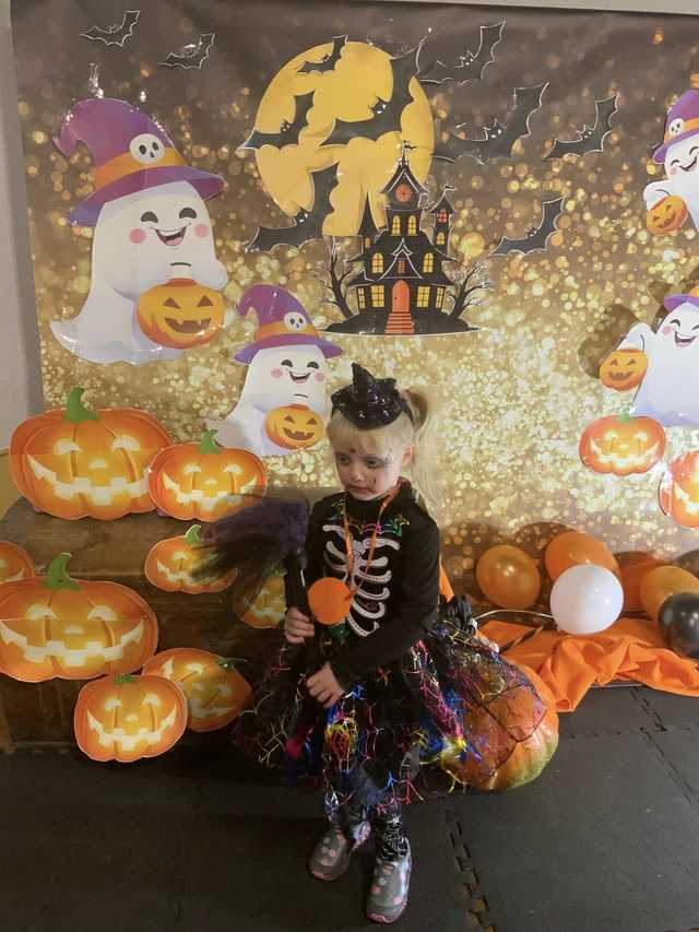 [FOTO] Od wampirów po czarodziejów. Najmłodsi bawili się na Balu Halloweenowym