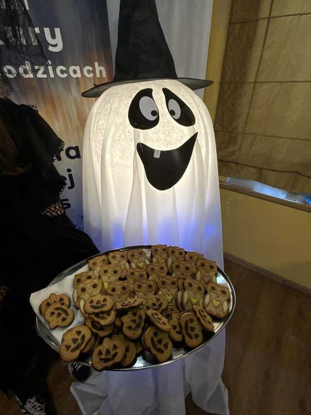 [FOTO] Od wampirów po czarodziejów. Najmłodsi bawili się na Balu Halloweenowym