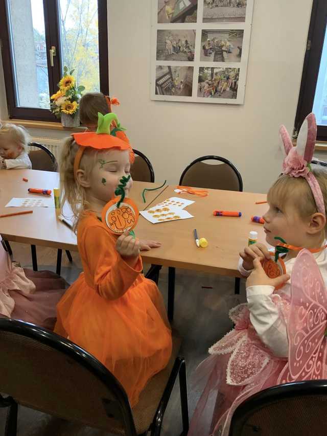 [FOTO] Od wampirów po czarodziejów. Najmłodsi bawili się na Balu Halloweenowym