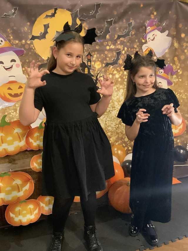 [FOTO] Od wampirów po czarodziejów. Najmłodsi bawili się na Balu Halloweenowym