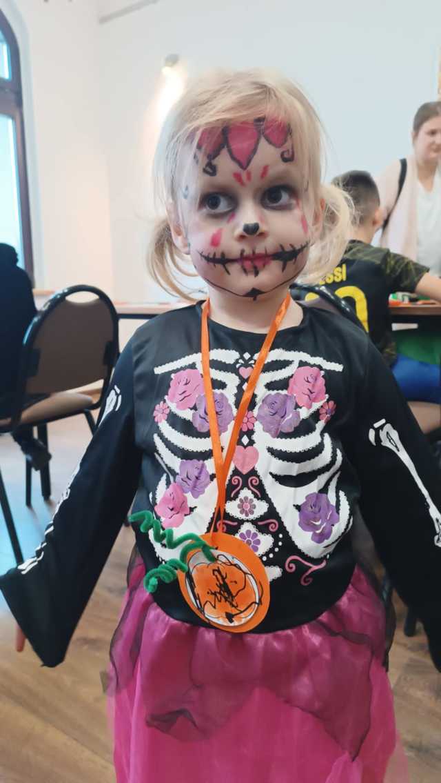 [FOTO] Od wampirów po czarodziejów. Najmłodsi bawili się na Balu Halloweenowym