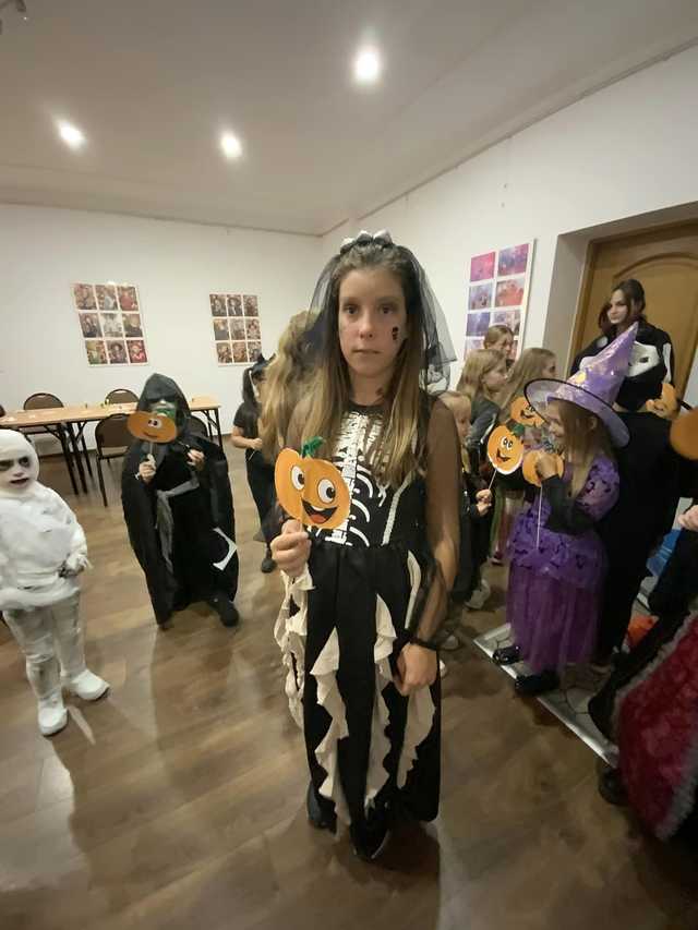 [FOTO] Od wampirów po czarodziejów. Najmłodsi bawili się na Balu Halloweenowym