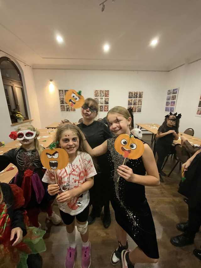 [FOTO] Od wampirów po czarodziejów. Najmłodsi bawili się na Balu Halloweenowym
