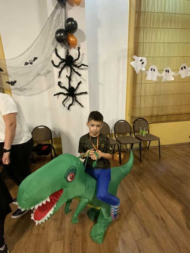 [FOTO] Od wampirów po czarodziejów. Najmłodsi bawili się na Balu Halloweenowym