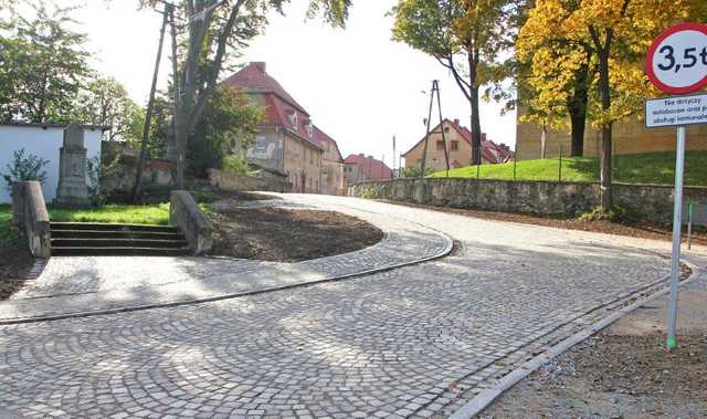 [FOTO] Zakończyła się przebudowa ul. Kościelnej w Dobromierzu