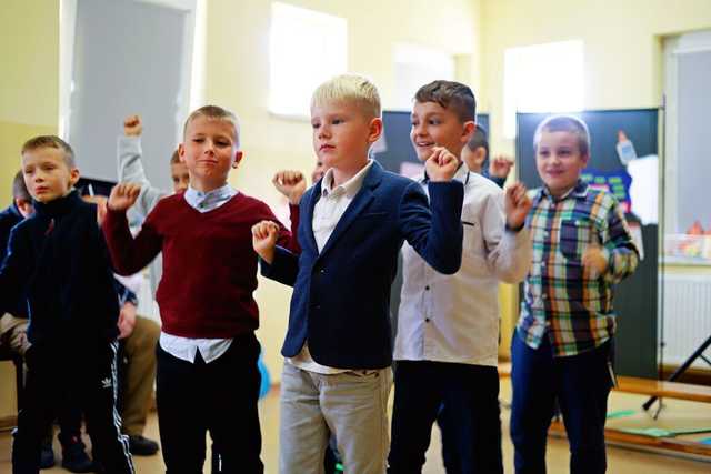 [FOTO] Pasowanie uczniów z podstawówki w Mrowinach
