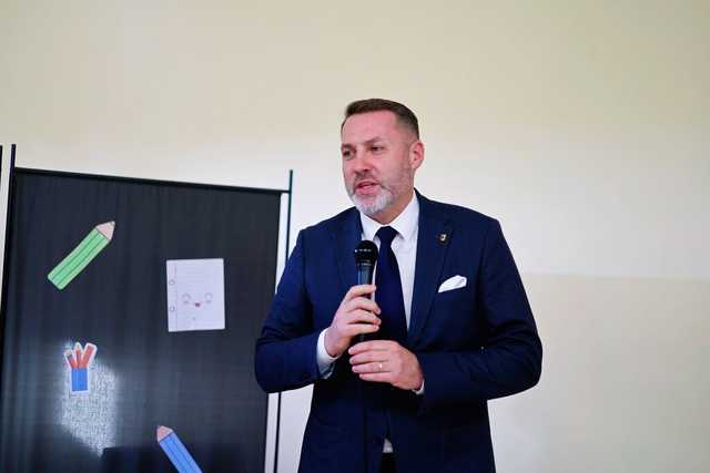 [FOTO] Pasowanie uczniów z podstawówki w Mrowinach