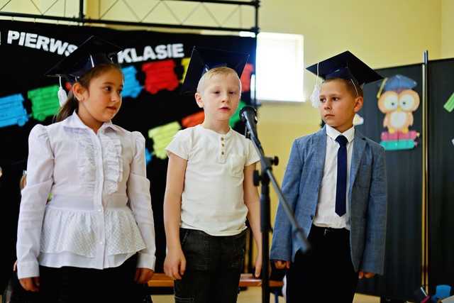 [FOTO] Pasowanie uczniów z podstawówki w Mrowinach