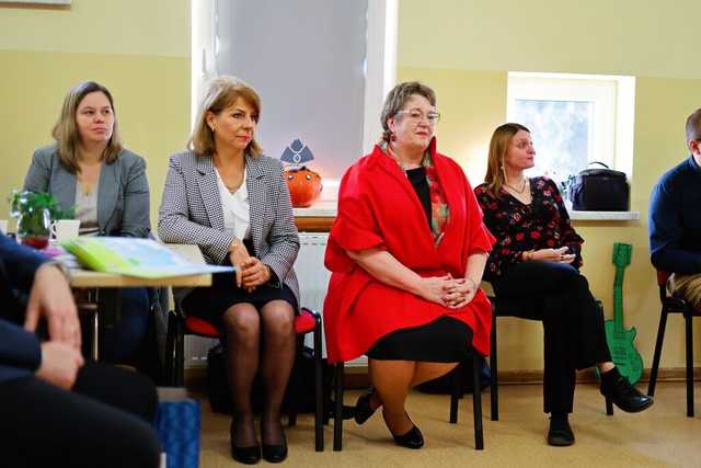 [FOTO] Pasowanie uczniów z podstawówki w Mrowinach