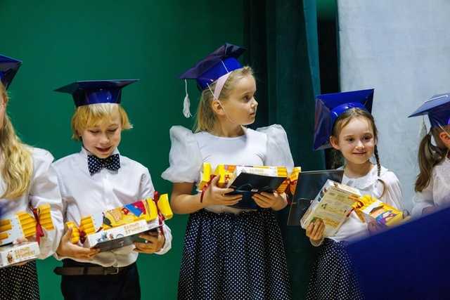 [FOTO] Pasowanie uczniów z żarowskiej podstawówki