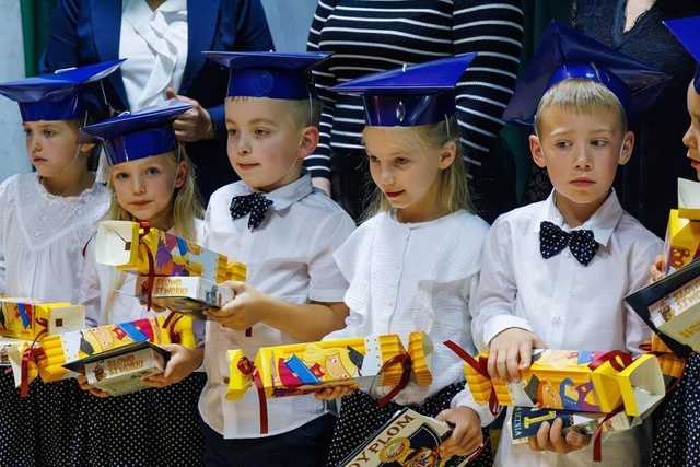 [FOTO] Pasowanie uczniów z żarowskiej podstawówki
