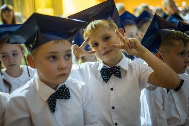 [FOTO] Pasowanie uczniów z żarowskiej podstawówki