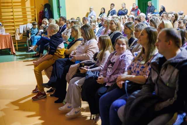 [FOTO] Pasowanie uczniów z żarowskiej podstawówki
