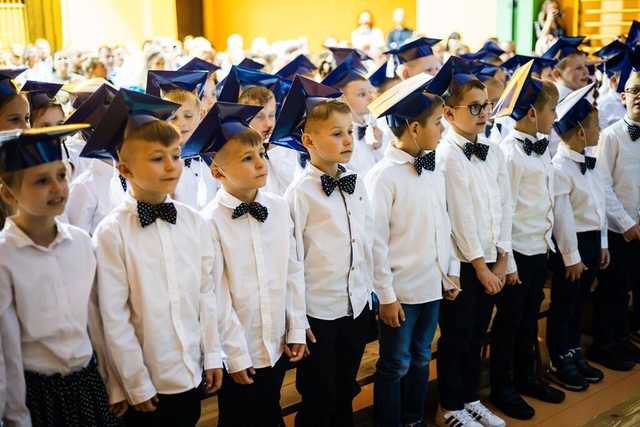 [FOTO] Pasowanie uczniów z żarowskiej podstawówki