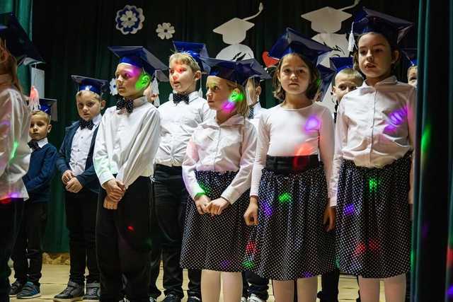 [FOTO] Pasowanie uczniów z żarowskiej podstawówki
