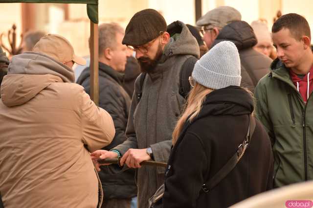 [WIDEO/FOTO] Gratka dla łowców skarbów i okazji. Listopadowa Giełda Staroci przyciągnęła tłumy