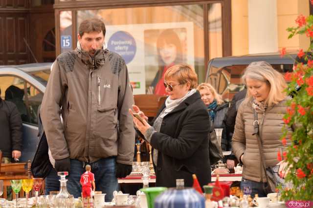 [WIDEO/FOTO] Gratka dla łowców skarbów i okazji. Listopadowa Giełda Staroci przyciągnęła tłumy