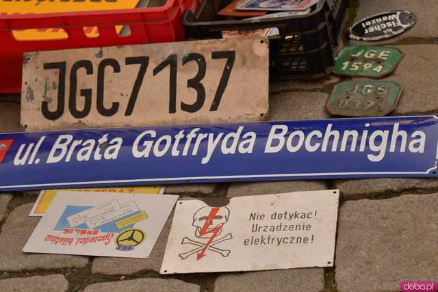 [WIDEO/FOTO] Gratka dla łowców skarbów i okazji. Listopadowa Giełda Staroci przyciągnęła tłumy