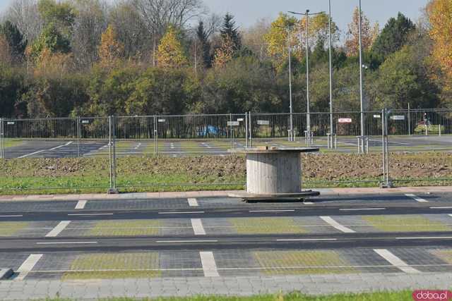 [FOTO] Nowy park handlowy rośnie w oczach. Kiedy otwarcie? Jakie sklepy tam powstaną?