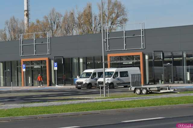 [FOTO] Nowy park handlowy rośnie w oczach. Kiedy otwarcie? Jakie sklepy tam powstaną?