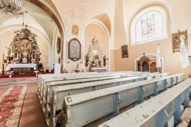 [FOTO] Podpisano umowy na remont wieży i renowację ławek w kościele w Wirach