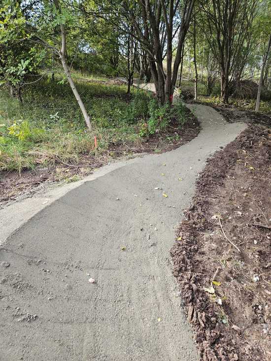 [FOTO] Trwa budowa toru rowerowego nad Witoszówką. Jakie atrakcje tam powstaną? Kiedy otwarcie?