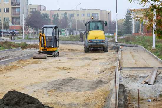Nowe zatoczki autobusowe i przejścia dla pieszych. Postępują inwestycje na głównych ulicach miasta [SZCZEGÓŁY/FOTO]
