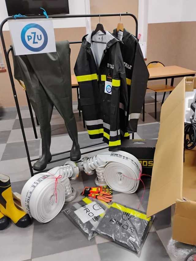 [FOTO] Nowy sprzęt dla strażaków-ochotników z Pożarzyska. Co udało się zakupić?