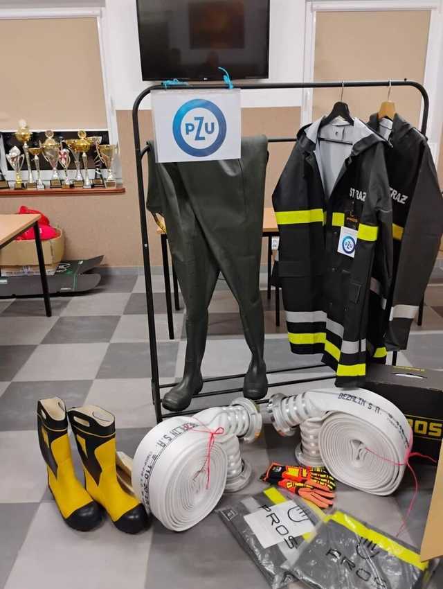 [FOTO] Nowy sprzęt dla strażaków-ochotników z Pożarzyska. Co udało się zakupić?