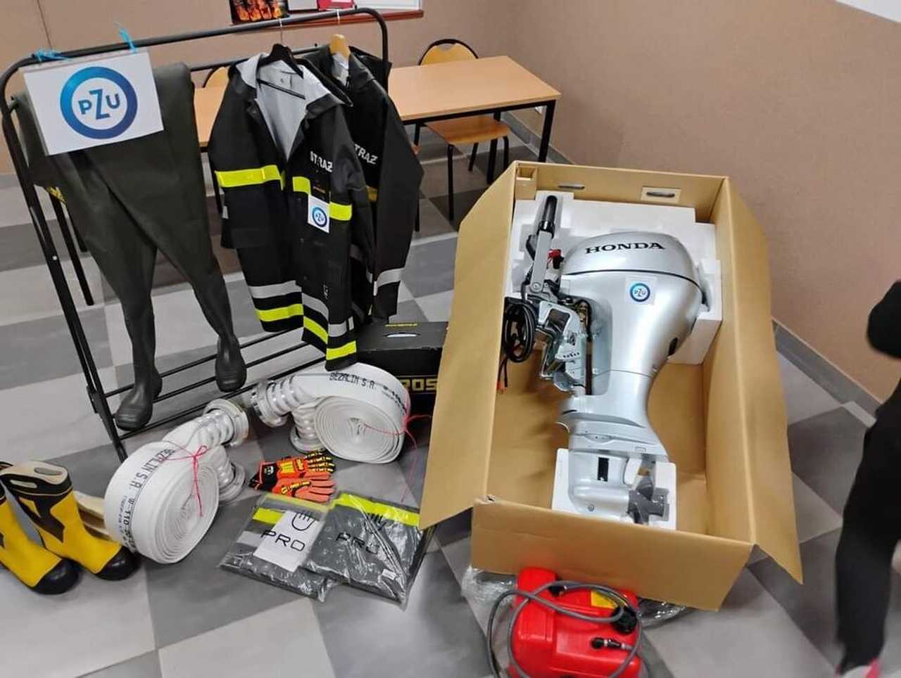[FOTO] Nowy sprzęt dla strażaków-ochotników z Pożarzyska. Co udało się zakupić?