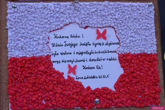 [FOTO] Uroczysta akademia w duchu patriotyzmu. Dobromierz obchodził 106. rocznicę odzyskania niepodległości