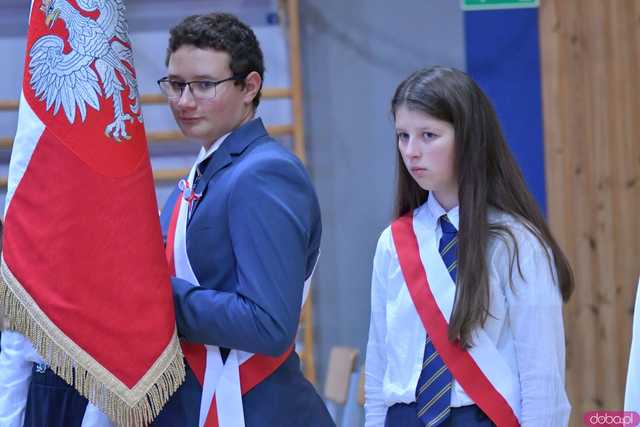 [FOTO] Uroczysta akademia w duchu patriotyzmu. Dobromierz obchodził 106. rocznicę odzyskania niepodległości