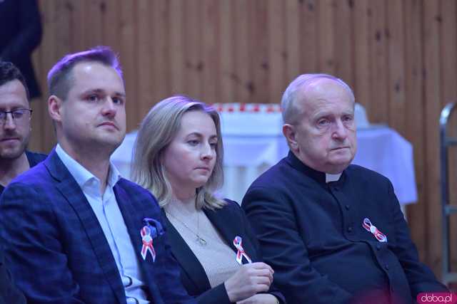 [FOTO] Uroczysta akademia w duchu patriotyzmu. Dobromierz obchodził 106. rocznicę odzyskania niepodległości