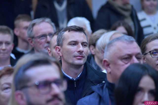 [FOTO] Uroczysta akademia w duchu patriotyzmu. Dobromierz obchodził 106. rocznicę odzyskania niepodległości
