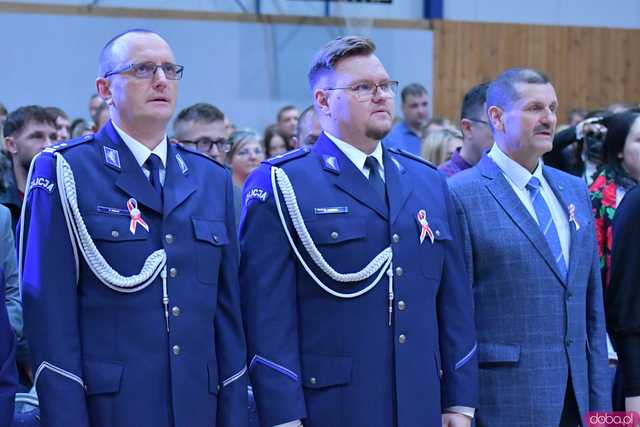[FOTO] Uroczysta akademia w duchu patriotyzmu. Dobromierz obchodził 106. rocznicę odzyskania niepodległości