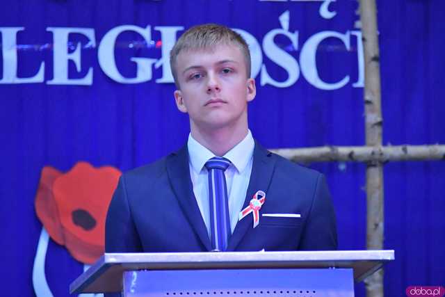 [FOTO] Uroczysta akademia w duchu patriotyzmu. Dobromierz obchodził 106. rocznicę odzyskania niepodległości