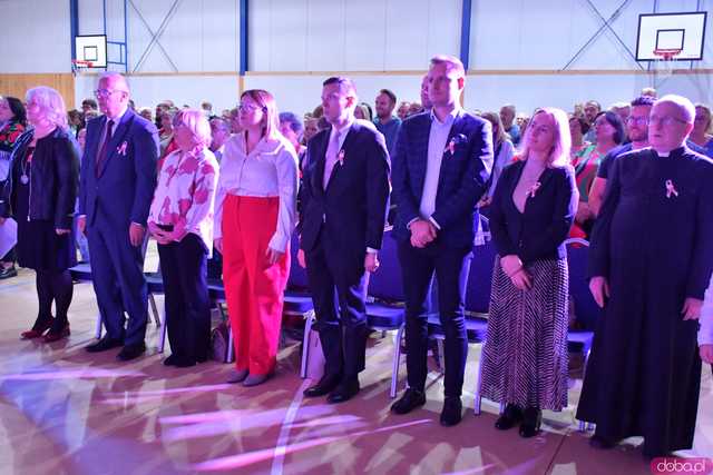 [FOTO] Uroczysta akademia w duchu patriotyzmu. Dobromierz obchodził 106. rocznicę odzyskania niepodległości