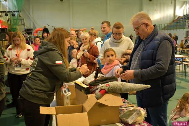 [WIDEO/FOTO] Tłumy mieszkańców przyszły wspierać Szymona! Wydarzenie charytatywne pełne atrakcji w Strzegomiu