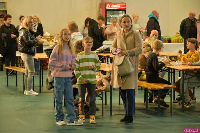 [WIDEO/FOTO] Tłumy mieszkańców przyszły wspierać Szymona! Wydarzenie charytatywne pełne atrakcji w Strzegomiu