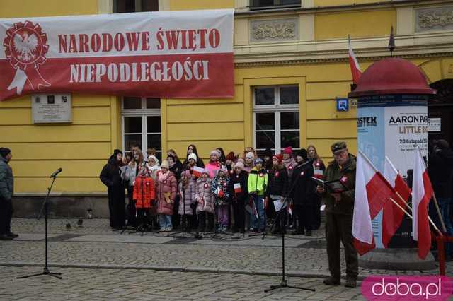 [FOTO] Manifestacja, rekonstrukcje i kwiaty czyli Narodowe Święto Niepodległości Świdnicy