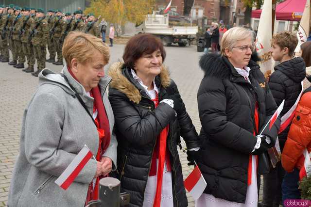 [WIDEO, DUŻO ZDJĘĆ] Przemarsz, salwa honorowa, wspólne śpiewanie. Obchody Święta Niepodległości w Strzegomiu