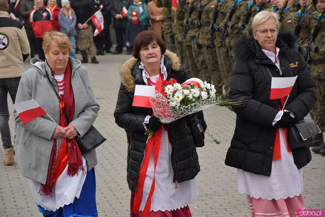 [WIDEO, DUŻO ZDJĘĆ] Przemarsz, salwa honorowa, wspólne śpiewanie. Obchody Święta Niepodległości w Strzegomiu