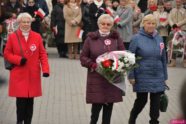 [WIDEO, DUŻO ZDJĘĆ] Przemarsz, salwa honorowa, wspólne śpiewanie. Obchody Święta Niepodległości w Strzegomiu