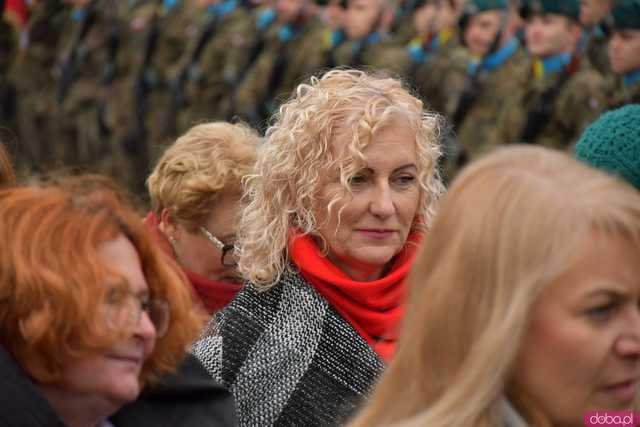 [WIDEO, DUŻO ZDJĘĆ] Przemarsz, salwa honorowa, wspólne śpiewanie. Obchody Święta Niepodległości w Strzegomiu