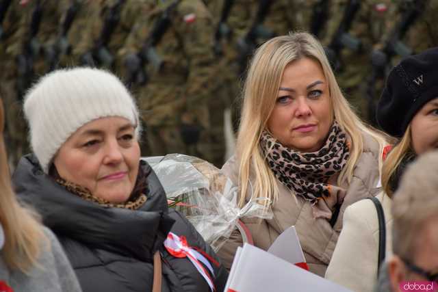 [WIDEO, DUŻO ZDJĘĆ] Przemarsz, salwa honorowa, wspólne śpiewanie. Obchody Święta Niepodległości w Strzegomiu