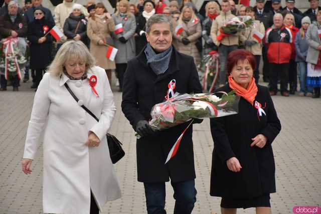 [WIDEO, DUŻO ZDJĘĆ] Przemarsz, salwa honorowa, wspólne śpiewanie. Obchody Święta Niepodległości w Strzegomiu