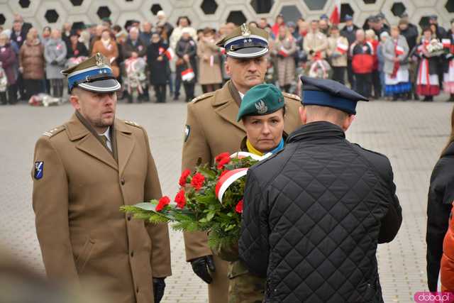 [WIDEO, DUŻO ZDJĘĆ] Przemarsz, salwa honorowa, wspólne śpiewanie. Obchody Święta Niepodległości w Strzegomiu